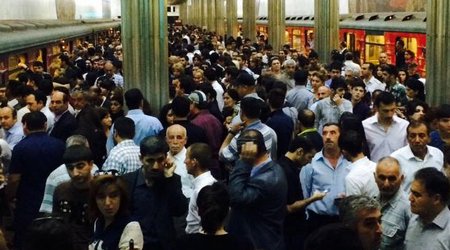 Bakı metrosunda problem - VİDEO
