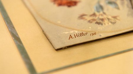 Hitlerin rəsm əsərləri 400 min avroya satıldı - FOTOLAR