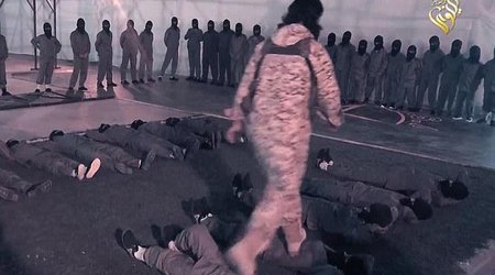 İŞİD özünə belə döyüşçü yetişdirir - FOTOLAR