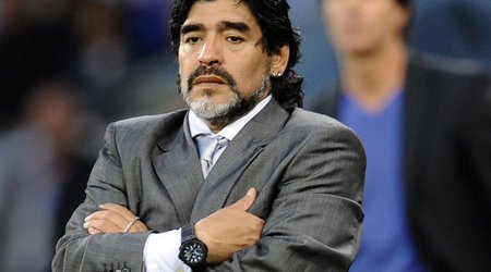 Maradona FİFA prezidentliyinə namizəd oldu