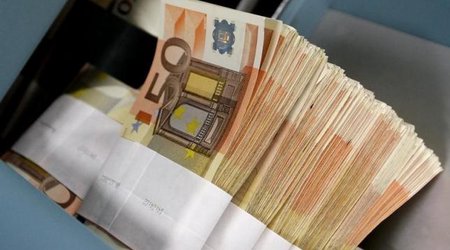Euro drops on Greek worries while rallying against dollar
