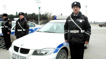В Баку футболисты оплевали полицию