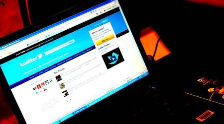 Twitter custom backgrounds removed, forcing users to stare at blinding white wallpaper