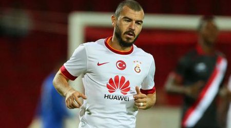 "Qalatasaray" futbolçusu ilə yolları ayırdı