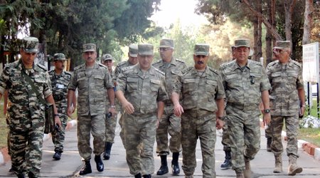 Nazir qoşunların döyüşə hazırolma səviyyəsini yoxladı - Fotolar