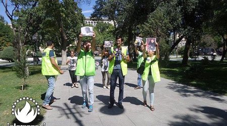 "Rasim Əliyevin səhlənkar həkimlərinə cəza" tələbi ilə aksiya keçirilib - FOTOLAR