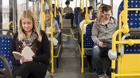 Bu ölkədə avtobusda kitab oxuyanlar gediş haqqı verməyəcək