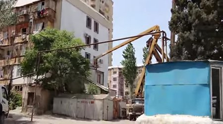 Xəbər ANı: Bir binanın iki üzü