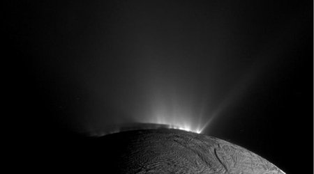 Cassini probe to sweep over Saturn's moon Enceladus