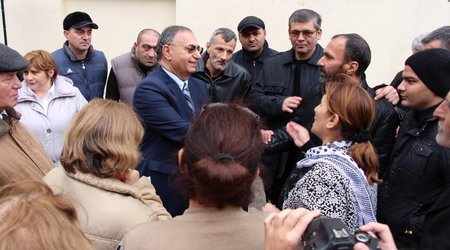 DİP sədrinə seçicilərdən dəstək: Asim Mollazadə görüş keçirdi - FOTO