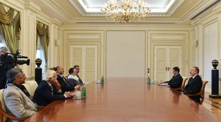 İlham Əliyev Pakistan Senatının nümayəndə heyətini qəbul etdi - Fotolar