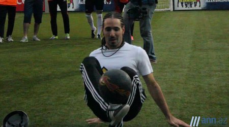 Xəbər ANı:  Məşhur futbolçu Bakıda şou göstərdi