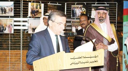 Azerbaijani envoy praises Saudi role in world affairs