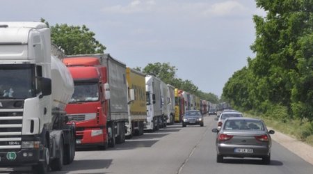 Trucks carrying Turkish exports blocked at Russian border