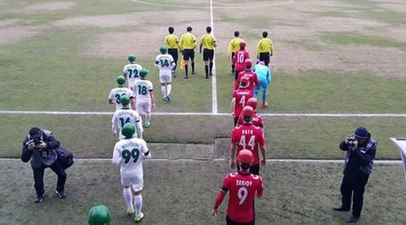 Futbolçularımız qara sarğı və neftçi dəbilqəsi ilə