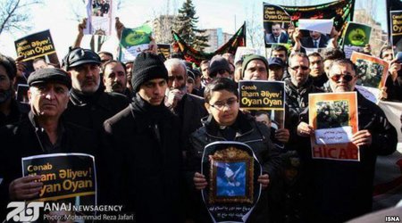 Iranians protest outside Azerbaijani consulate in Tabriz