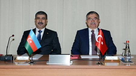 Azərbaycan və Türkiyə müdafiə nazirlərinin ikitərəfli görüşü keçirildi