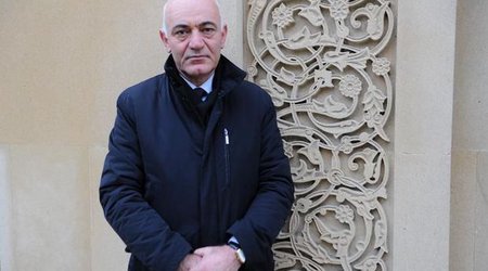 Əbülfəs Qarayevə şeir yazan şair işdən qovuldu
