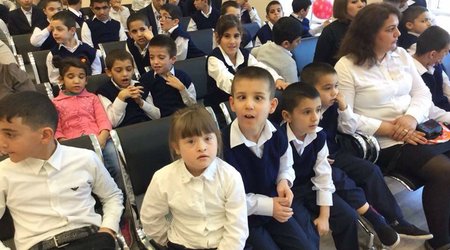 Qəlbi qırıq balacaların birgünlük sevinci - FOTOLAR