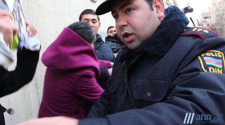 NO COMMENT: Jurnalistlərin aksiyası və polis zorakılığı