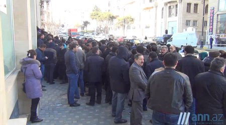 Heç bir bank dollar satmır, birindən başqa… - FOTOLAR