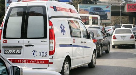 Bakının mərkəzində jurnalist yolda yıxılaraq dünyasını dəyişdi - Fotolar