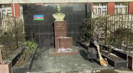NO COMMENT: Süpürgəçi ümidinə qalan şəhid abidəsi