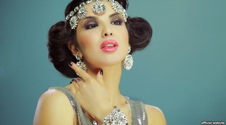 Özbək müğənni "abırsız video"ya görə lisenziyasını itirdi
