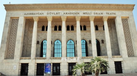 Akademik Milli Dram Teatrında tamaşa