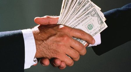 Azərbaycanda 170 min dollarlıq rüşvətin üstü açıldı - VİDEO