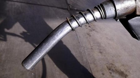 Oil prices fall as oversupply concerns mount again