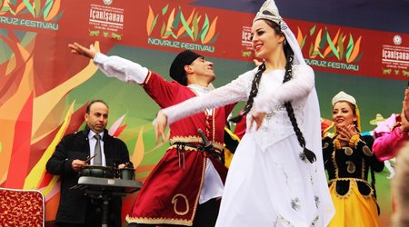 В Баку отмечают Новруз! - ФОТО