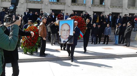 Maqsud İbrahimbəyov I Fəxri xiyabanda dəfn edilib