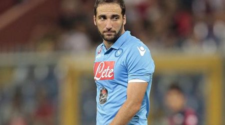 İquain "Napoli" ilə müqavilə yeniləməkdən imtina etdi