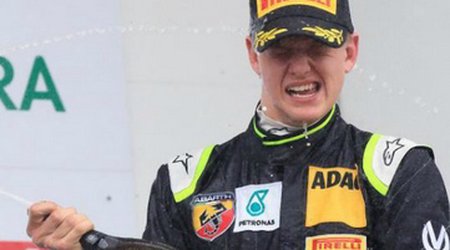 Сын Шумахера выиграл гонку