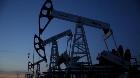 Oil rises on signs of tightening market, but economic worries weigh