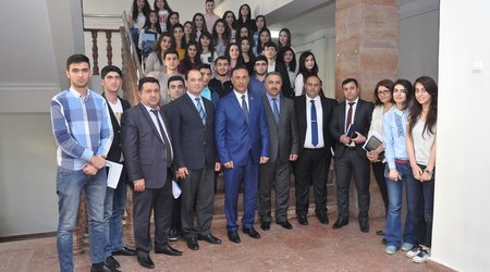 Elman Nəsirov ADU tələbələri ilə görüşdü