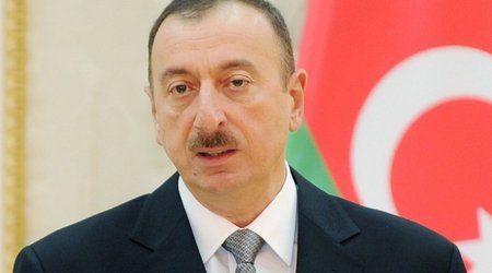 Ильхам Алиев наградил Махмуда Ваези