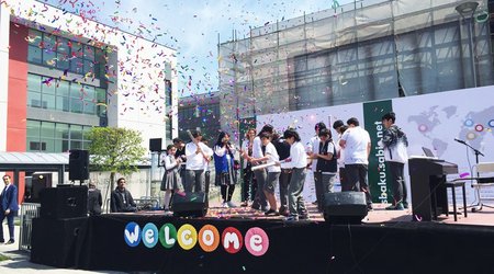 Bakida ingilis dilində YENİ MƏKTƏB