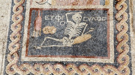 Laid-back ancient skeleton mosaic has sage advice