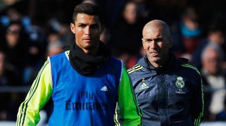 Ronaldo: “Zidan “Real”da qalmalıdır!”