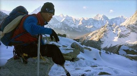 Wounded veteran Charlie Linville summits Mount Everest