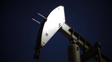 U.S. oil prices rise on start of summer driving season