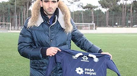 ​"Sumqayıt" Vaqif Cavadovla rəsmi müqavilə imzalayıb