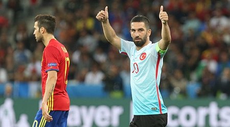 Azarkeşlər Arda Turanı fitə basdılar