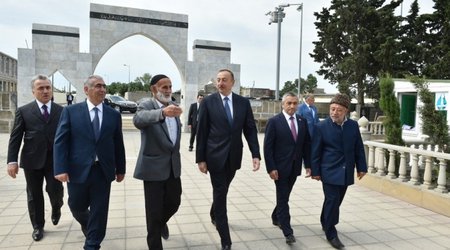 İlham Əliyev Nardaran sakinləri ilə görüşdü - FOTO