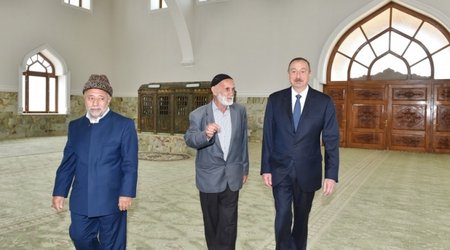 Президент ознакомился с мечетью