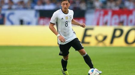 Özil tarixə düşdü