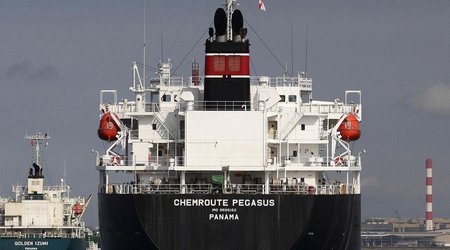 Why are more and more oil ships anchoring off Singapore?