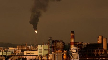 Oil prices dip on ongoing oversupply